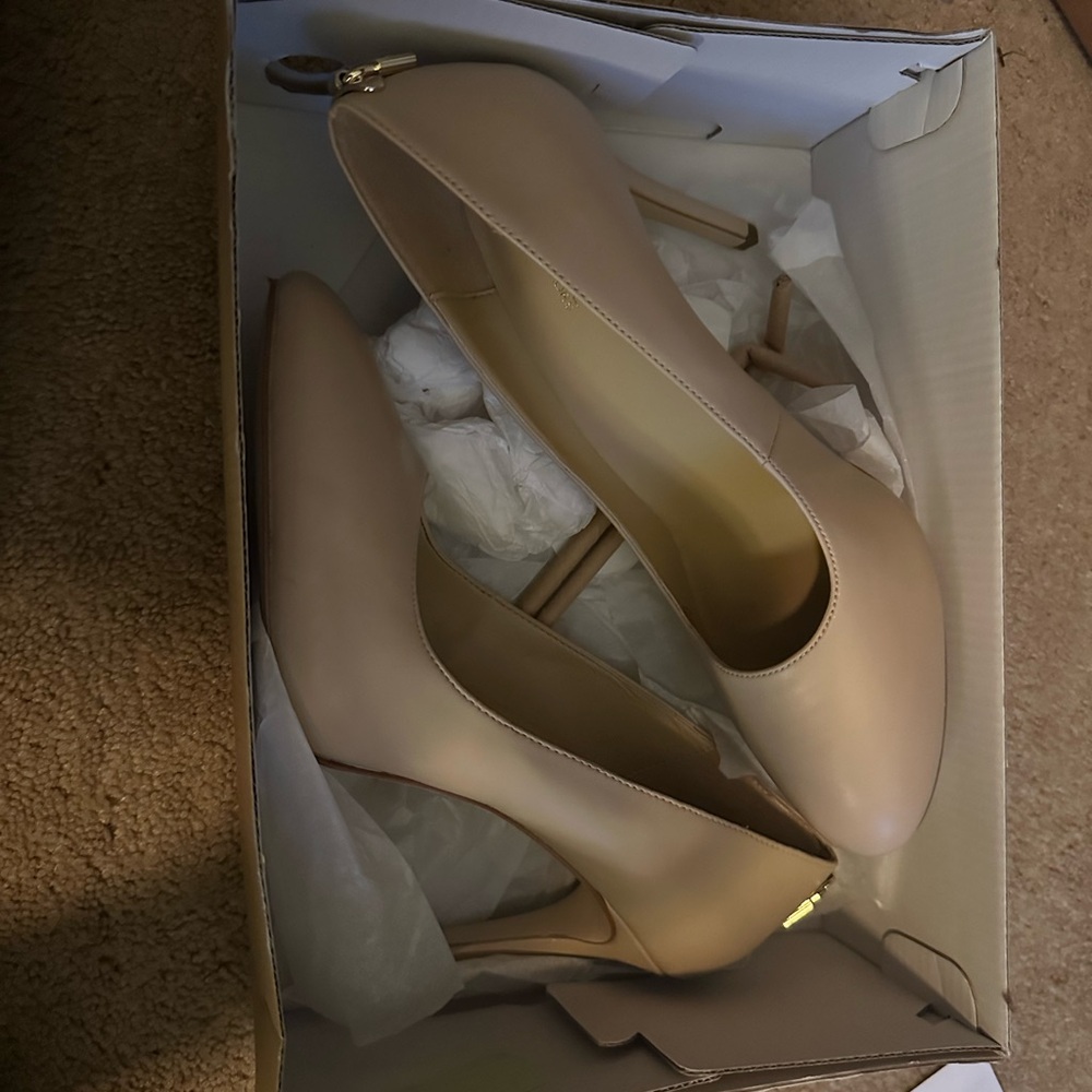 Michael Kors Jillian Pump Napa Pu Tan With Locket Stiletto Heals
